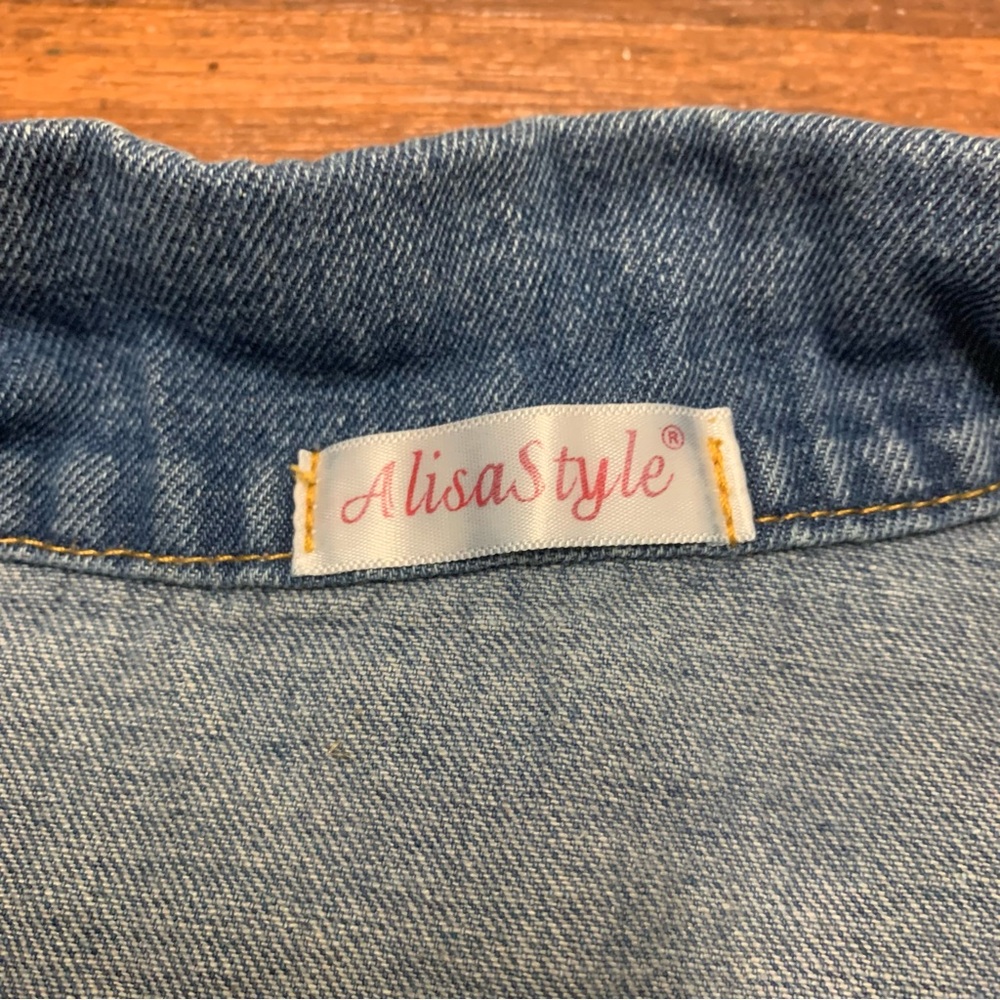Alisa Style Women’s Size S Denim Jacket Jean Jacket Many Accents and Grunged - Picture 6 of 9